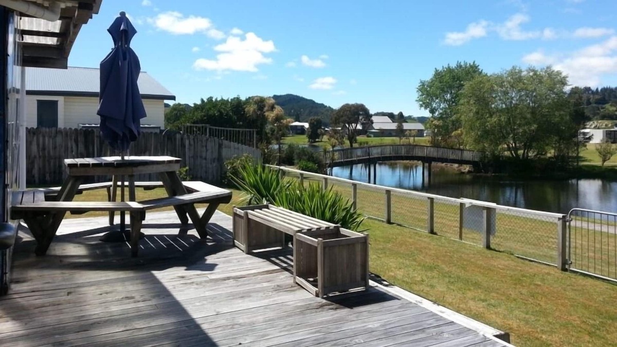 Cooks Beach House | By The Lake - Room for all the family to relax