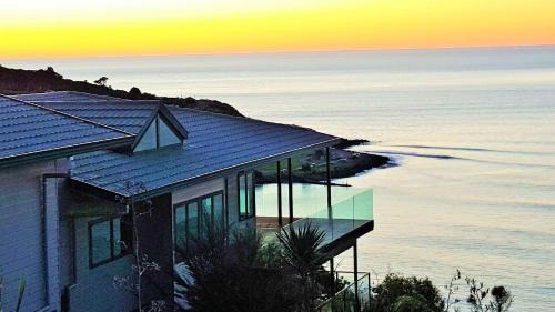 Raglan House | C-SCAPE VILLA holiday accommodation