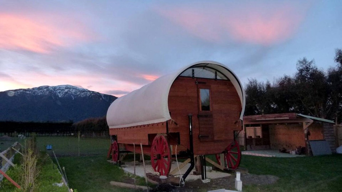 Kaikoura House | Caboose Accommodation with Stunning Views of Mount Fyffe in Kaikoura, New Zealand