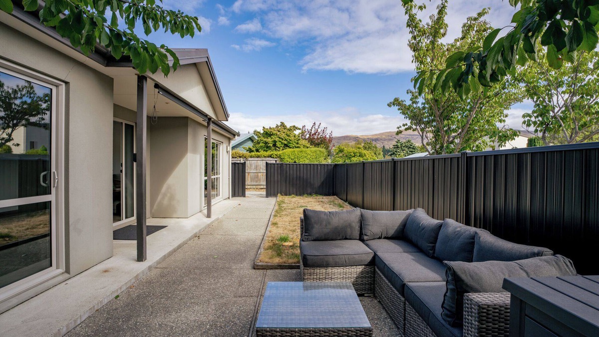 Lowburn House | Calm at Leitrum - Cromwell Holiday Home