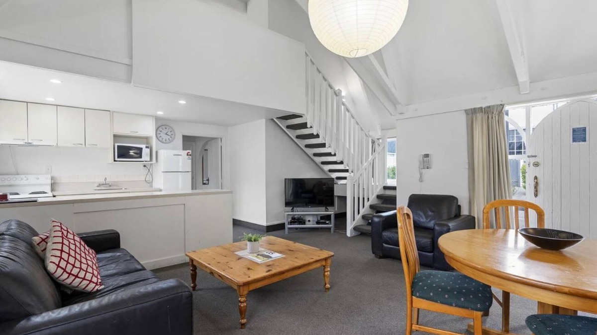 Merivale Hotel | Camelot Motor Lodge