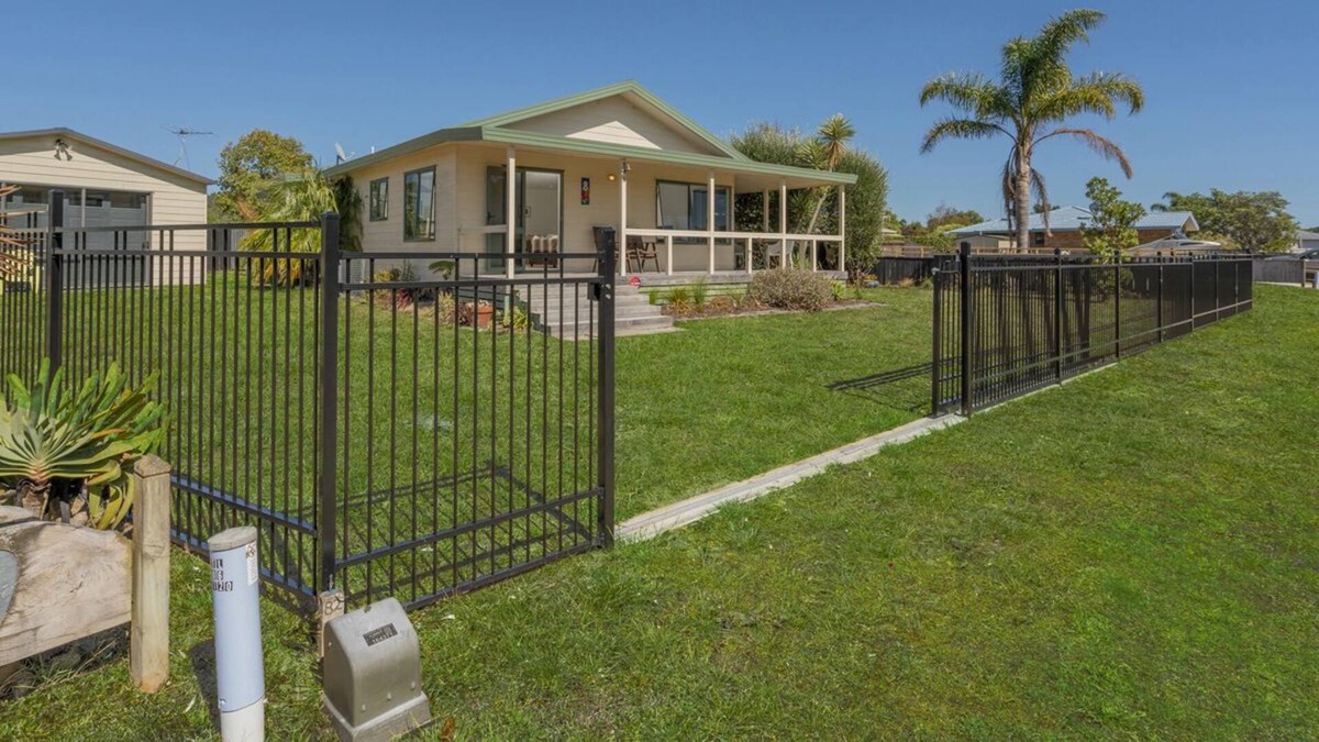 Cooks Beach House | Captain's Cabin - Cooks Beach Holiday Home