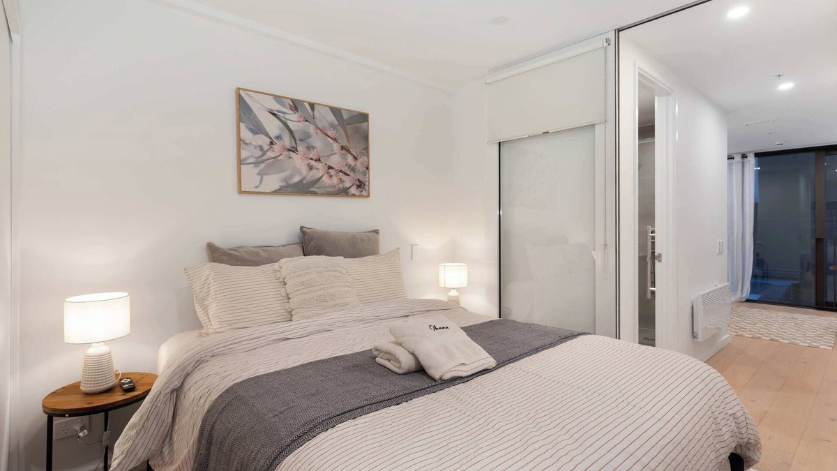 Te Aro Apartment | CBD 1BR - Modern Stay with Pool & Gym in Wellington