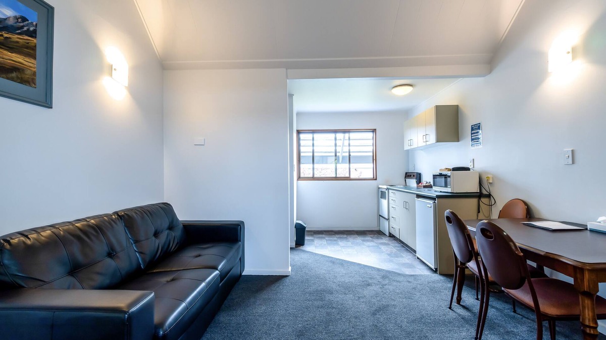 Alexandra Hotel | Centennial Court Hotel