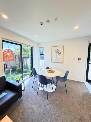 Christchurch City Centre House | Central 2 Bedroom Townhouse with Private Yard