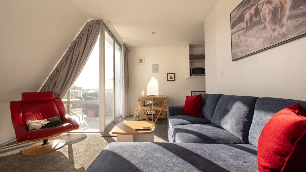 Christchurch City Centre Apartment | Central 2BR, Hagley Park Views, Free Parking