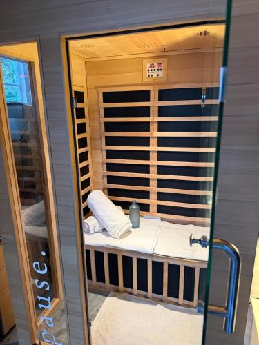 Auckland House | Central Auckland Cottage with infrared Sauna