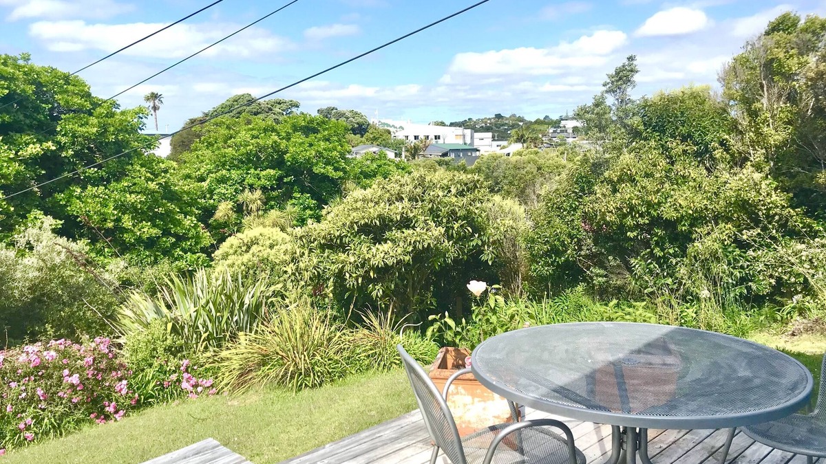 Oneroa Cottage | Central Beach Cottage Oneroa Village best of both worlds so close to everything!