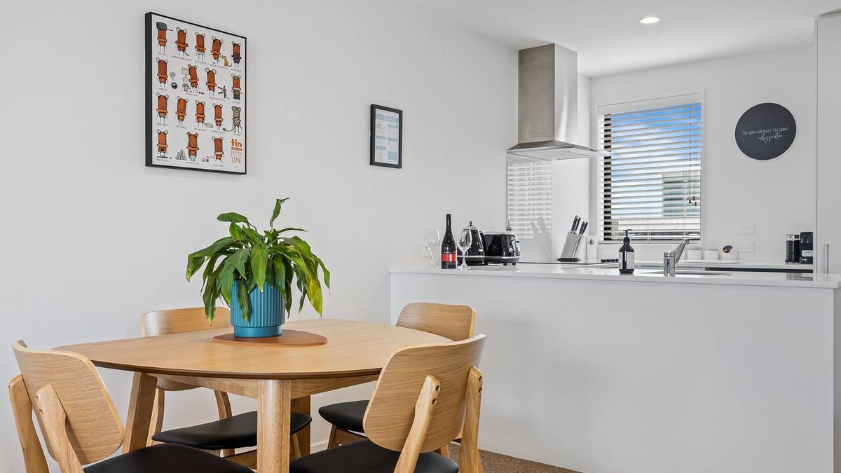 Christchurch City Centre Apartment | Central Christchurch 2 Bedroom Apartment – Balcony & Parking