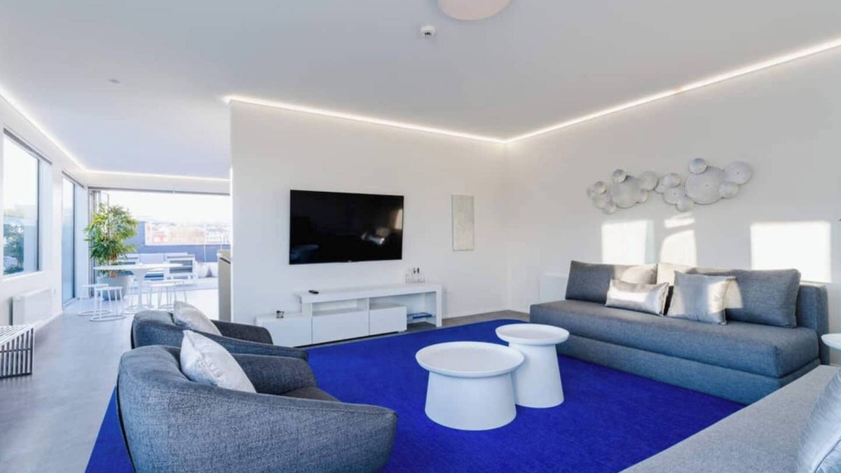 Dunedin City Centre Apartment | Central Dunedin Modern Penthouse by Aotearoa Escapes