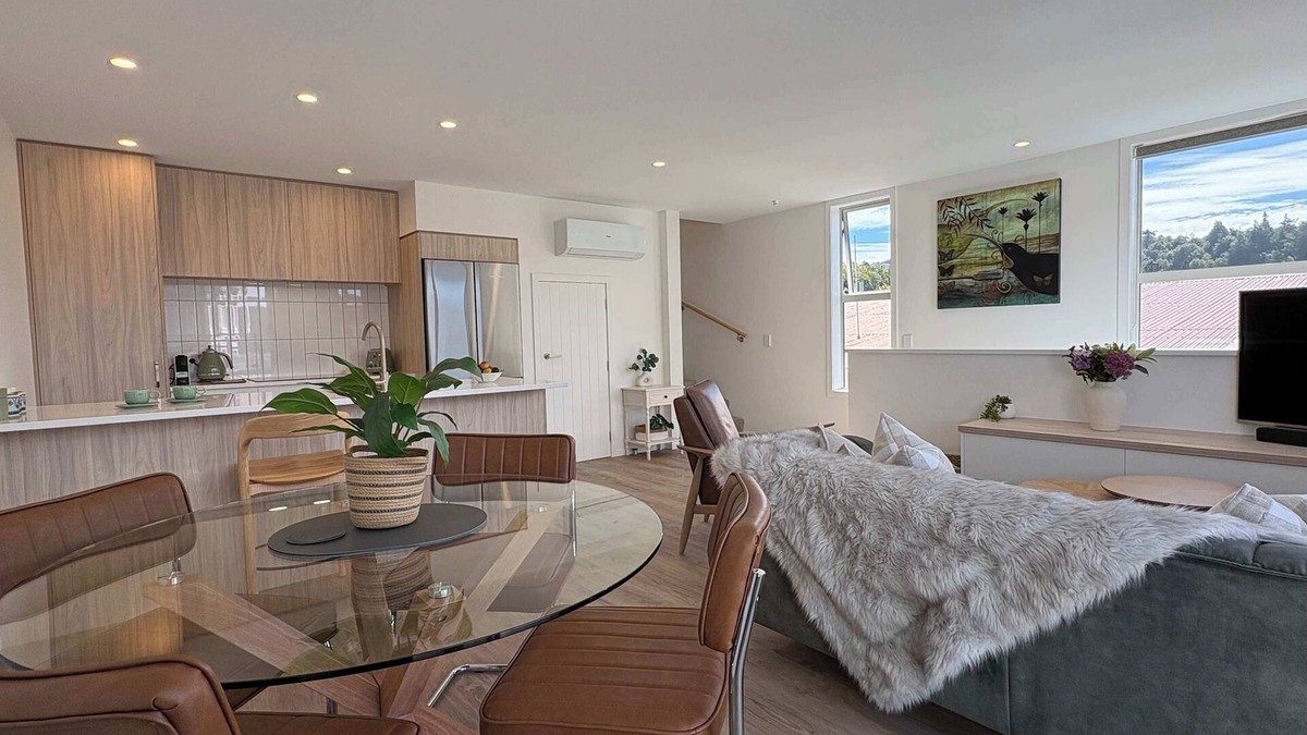 Dunedin City Centre Condo | Central Dunedin Stay with Park Views