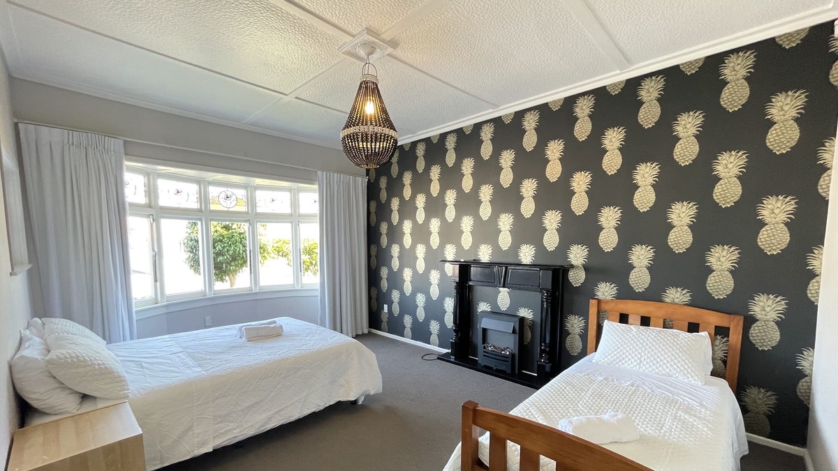 Petone House | Central Petone, 5 minutes walk to the beach