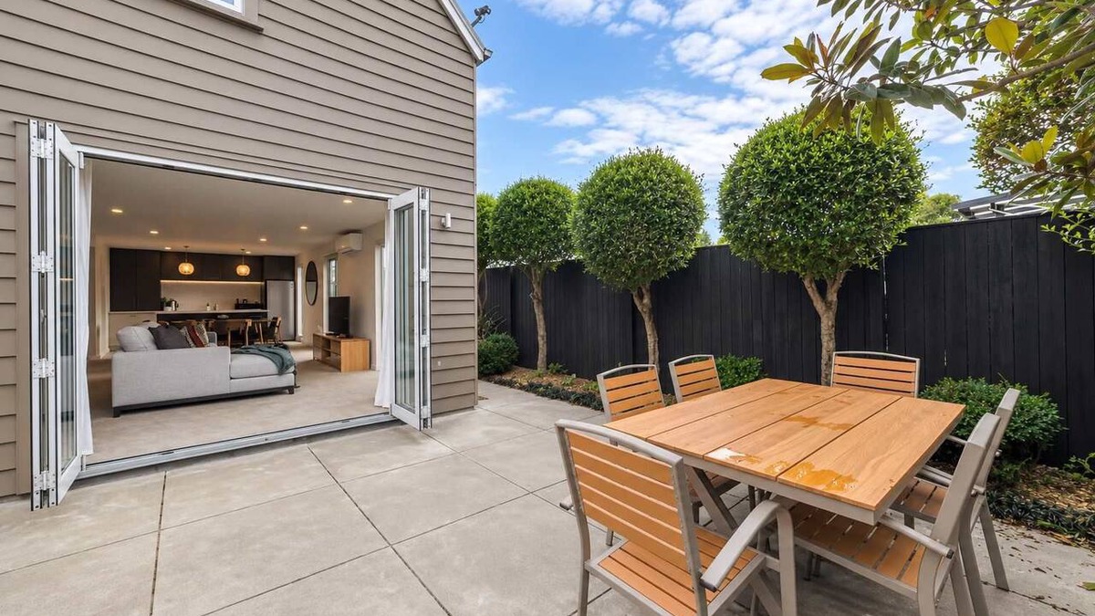 Christchurch Apartment | Central Richmond | Modern 3BR + Courtyard
