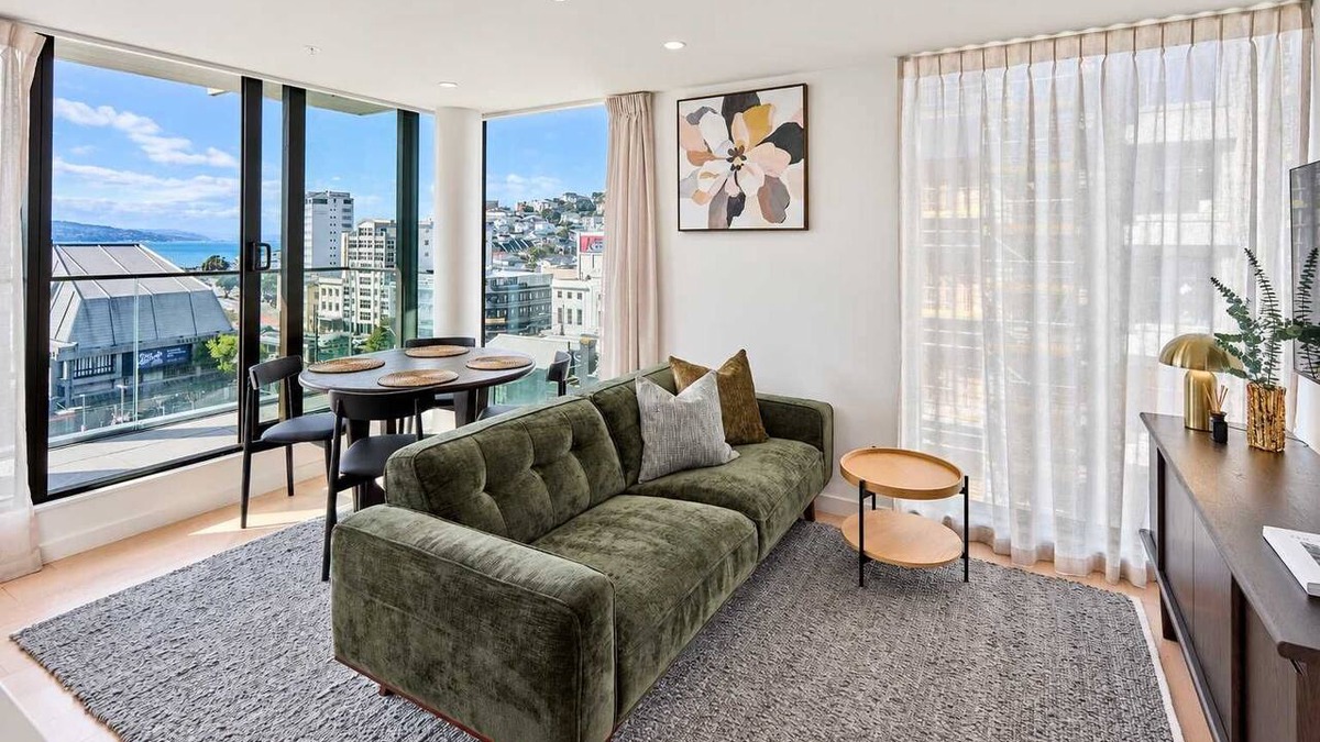 Te Aro Apartment | Central Te Aro 2BR with Balcony & Indoor Pool