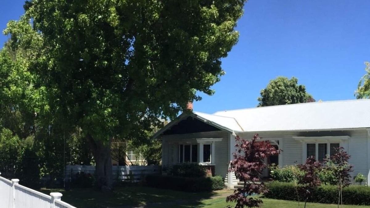 Blenheim House | Character bungalow in the heart of Blenheim