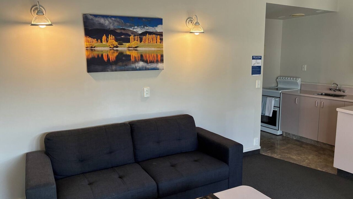 Balclutha Hotel | Charlies Motor Lodge