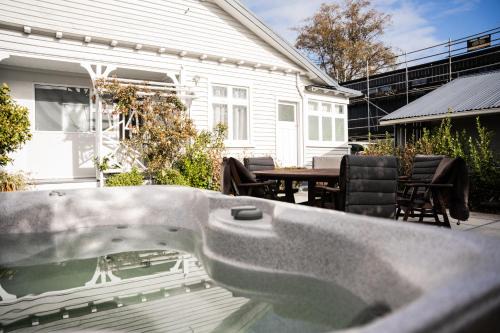 Edgeware Villa | Charming 1920s Villa on Bealey Ave