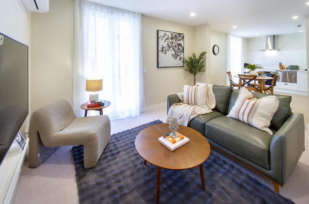 Christchurch City Centre Apartment | Charming 2 Bedroom Rose Cottage with Parking