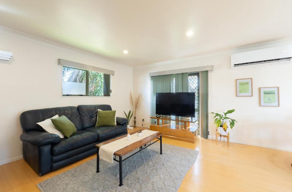 Mount Roskill House | Charming 3-Bedroom Home Parks & City Nearby