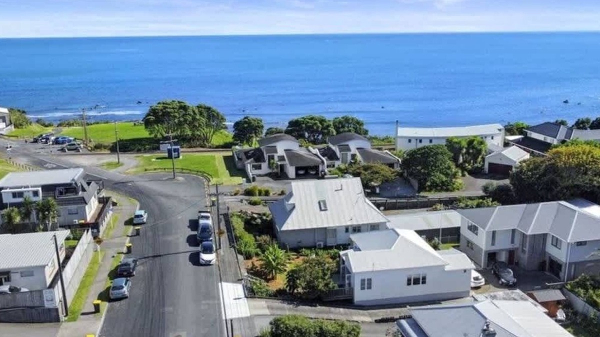 New Plymouth Cottage | Charming Coastal Cottage in New Plymouth