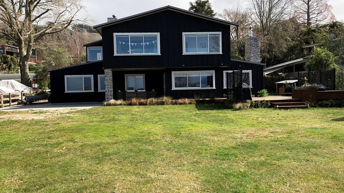 Lake Tarawera Cottage | Charming Cottage Getaway on Lake Tarawera near Rotorua, North Island