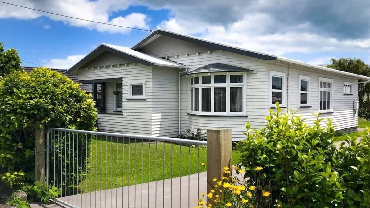 New Plymouth Cottage | Charming Cottage Near Pukekura Park