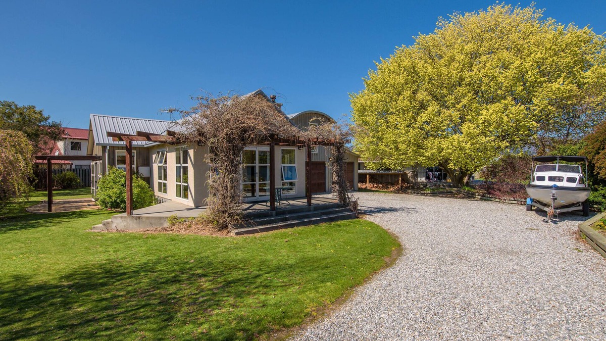 Wanaka Cottage | Charming on Cherry - Wanaka Holiday Home