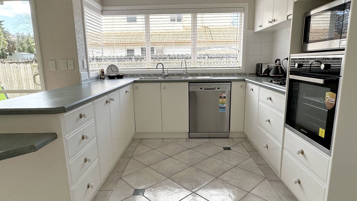 Dannemora House | Cheerful 4 bedrooms home with stunning sunshine