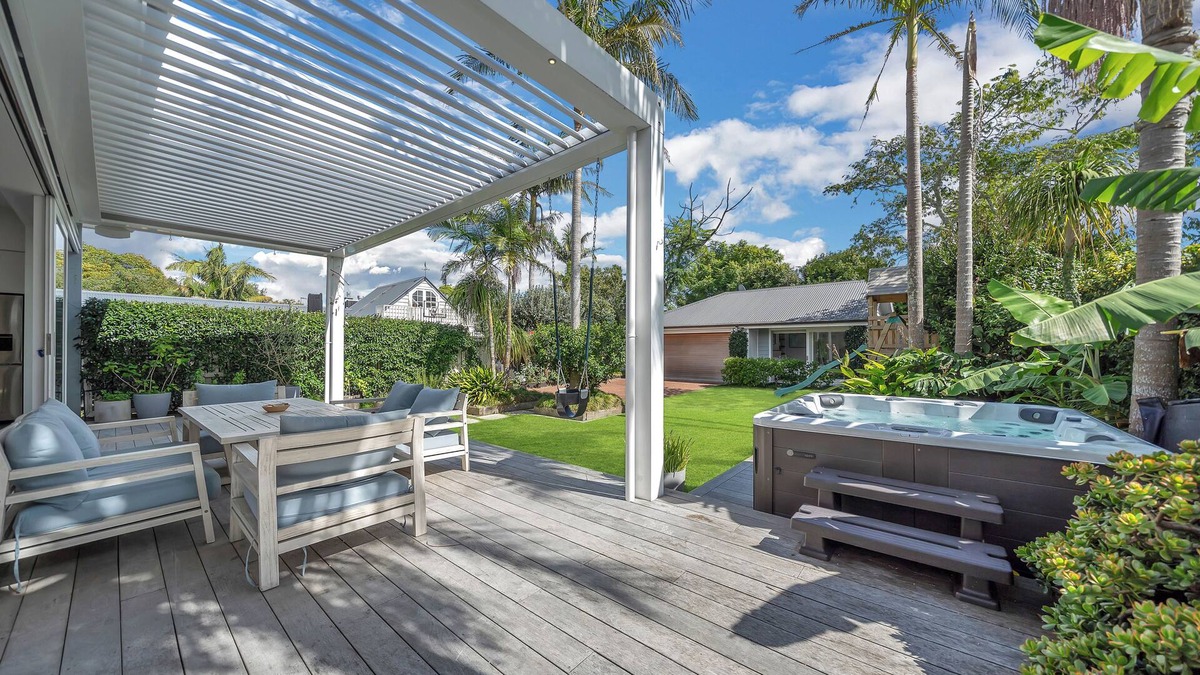 Devonport House | Cheltenham Beach Villa & Guest Studio