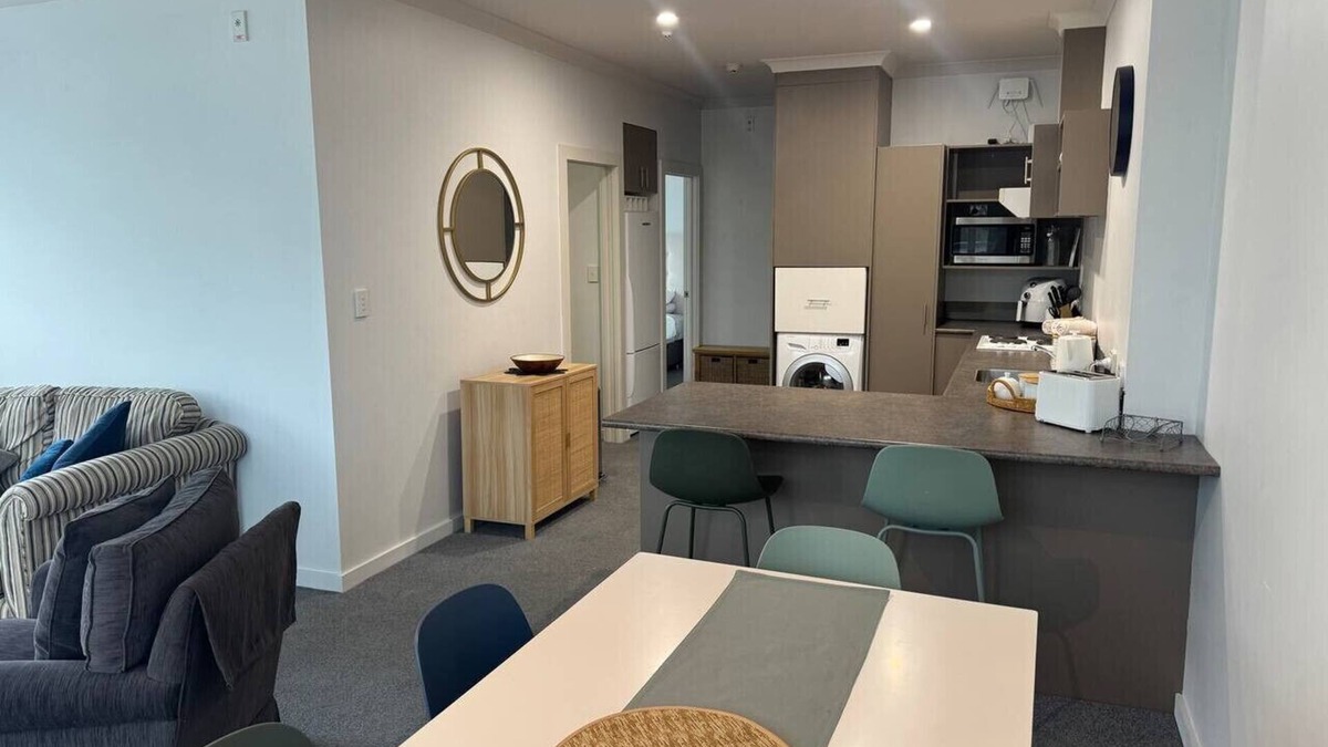 Napier Apartment | Chic 2 Bedroom Apartment in Art Deco Napier