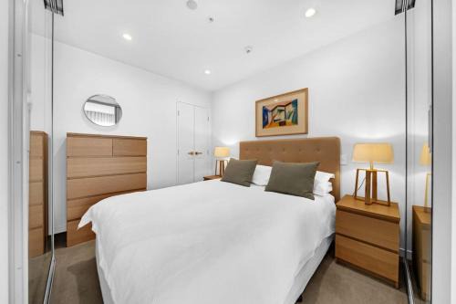 Epsom Apartment | Chic Designer Studio Steps from Newmarket