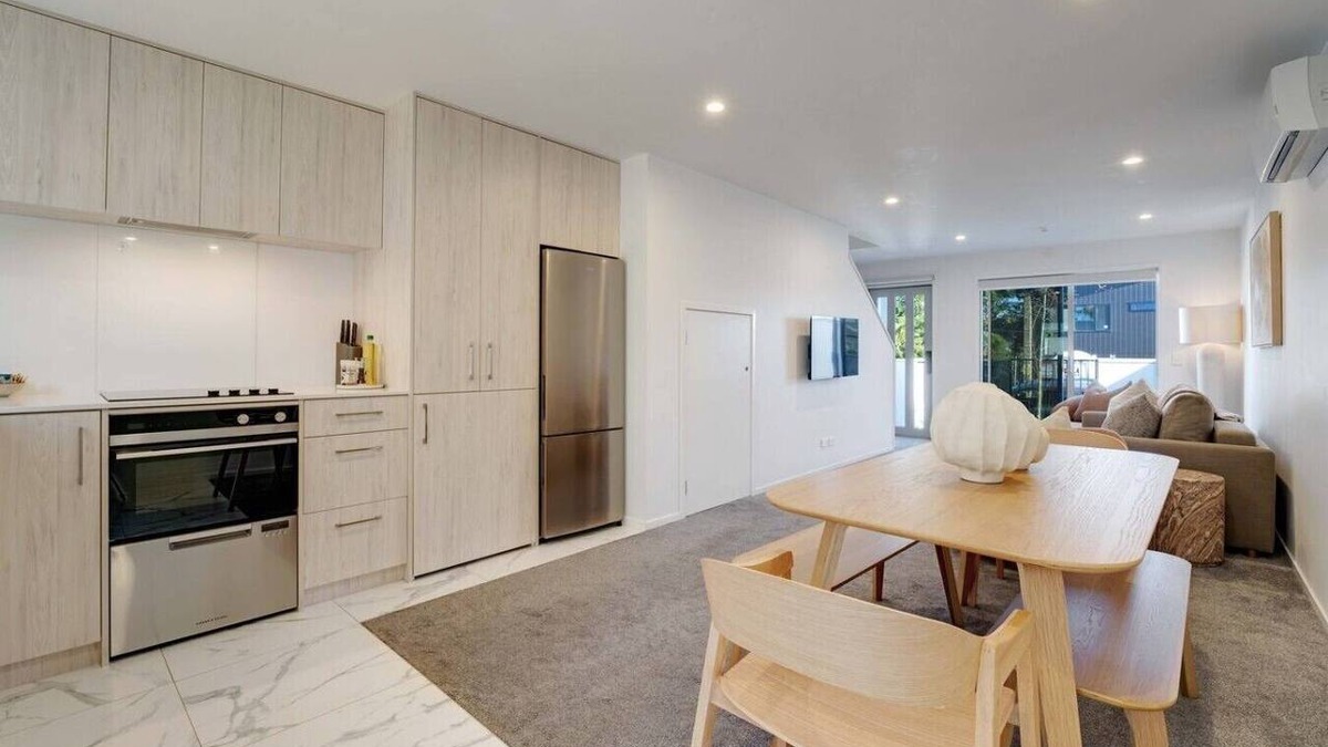 Te Atatu Peninsula Villa | Chic Peninsula Townhouse with Air-Con and Parking