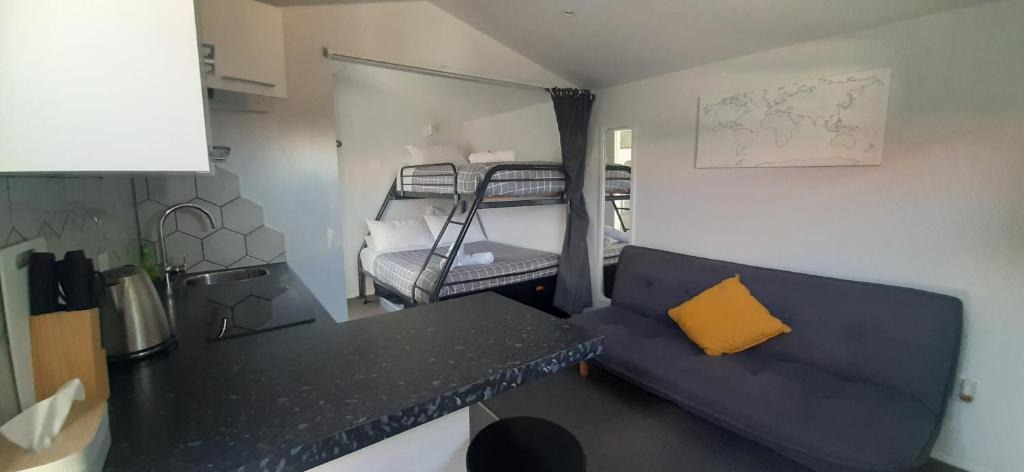 Christchurch Apartment | Christchurch Airport Tiny House 6 mins from Airport