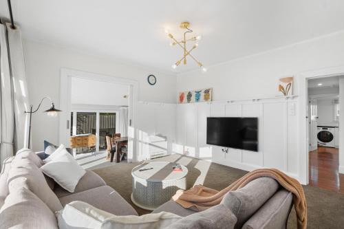 Christchurch House | City Calm Retreat and A Peaceful Family Haven