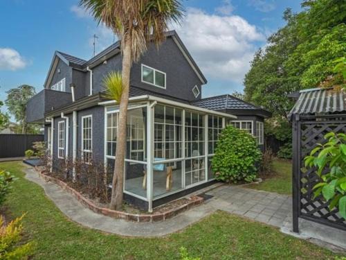 Palmerston North House | City centred living!