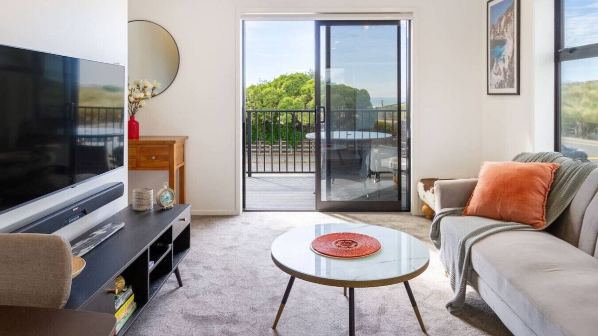 New Brighton Apartment | City Escape - Near New Brighton Beach & He Puna