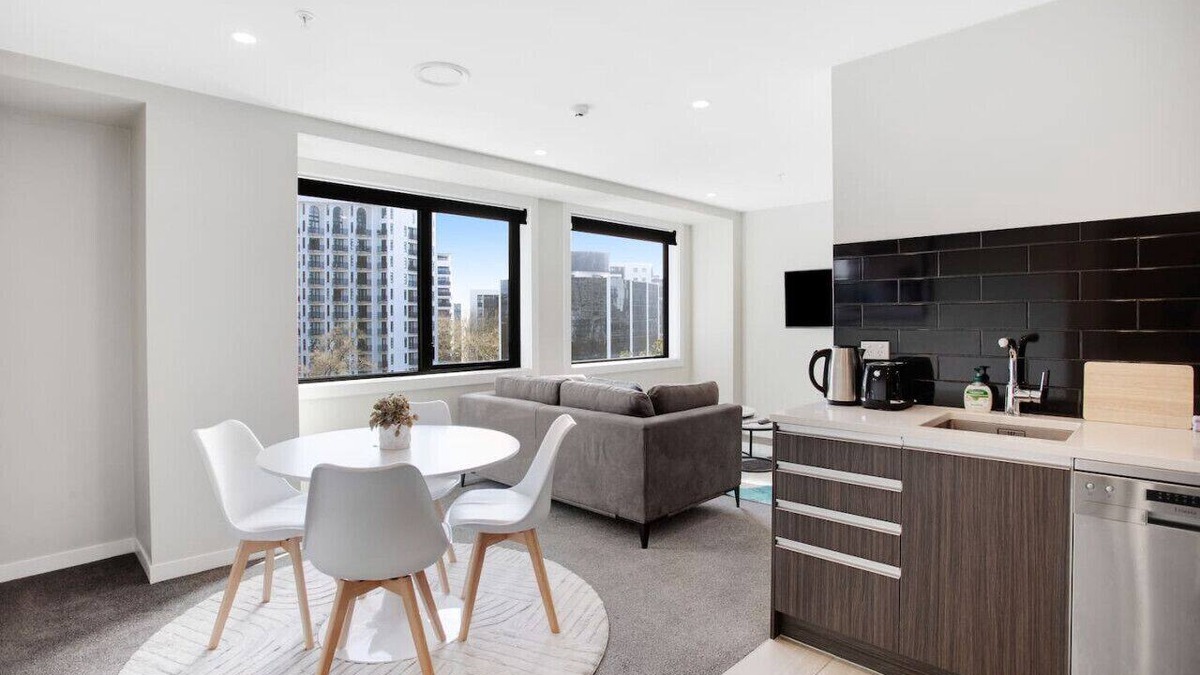 Grafton Apartment | City Skyline Apartment near Myers Park