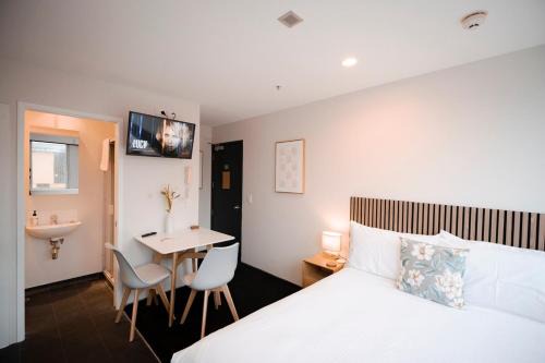 Auckland Central Business District Apartment | City Studio with Parking & Views