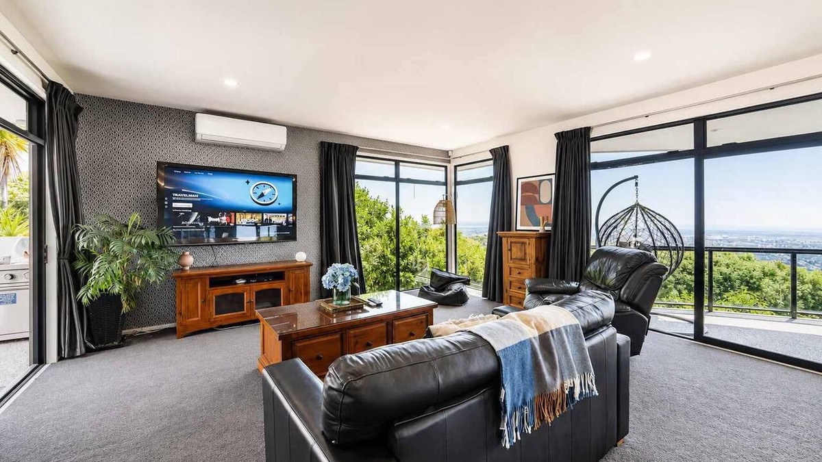 Cashmere House | City Views | 4BR | Sleeps 10 | Christchurch
