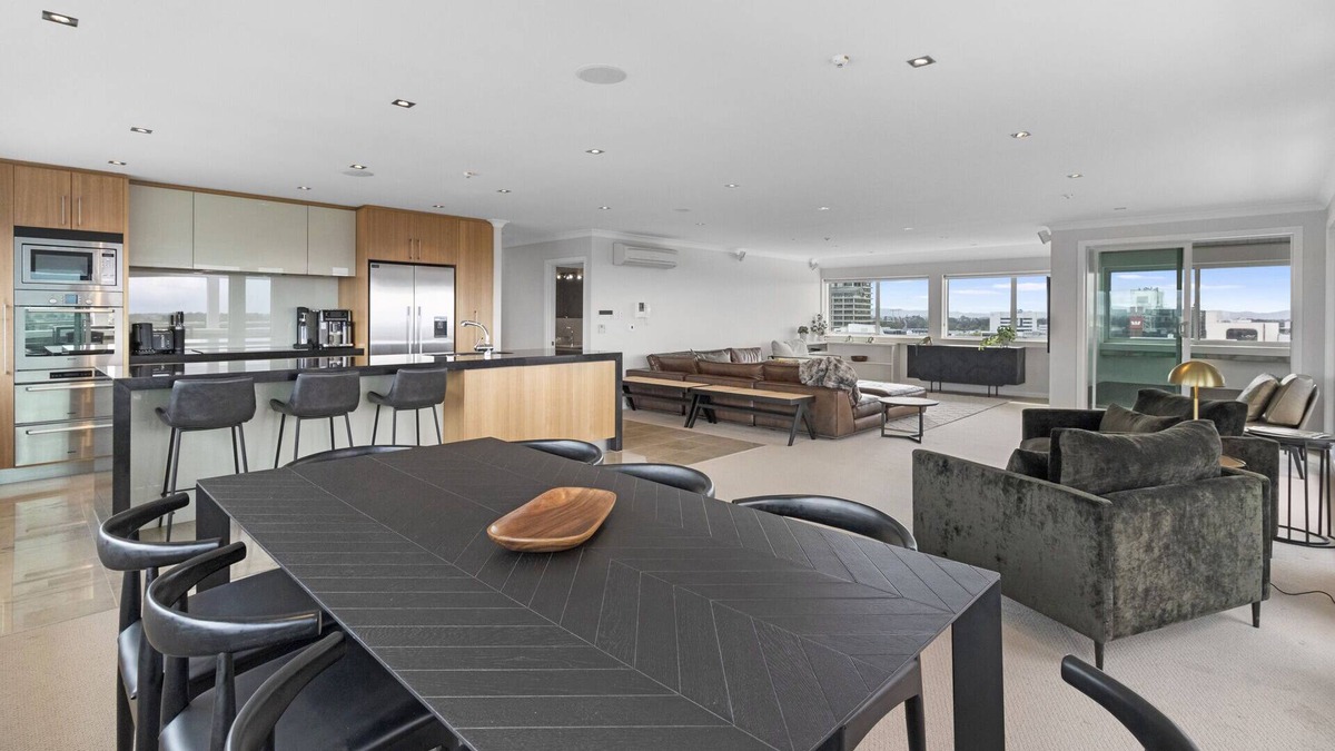 Hamilton House | CITYSCAPE VIEWS - HAMILTON CITY CENTRE PENTHOUSE APARTMENT in Hamilton