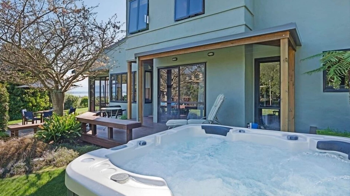 Stoke House | Clairmont Retreat - Fantastic Nelson Holiday Home with Spa Pool!