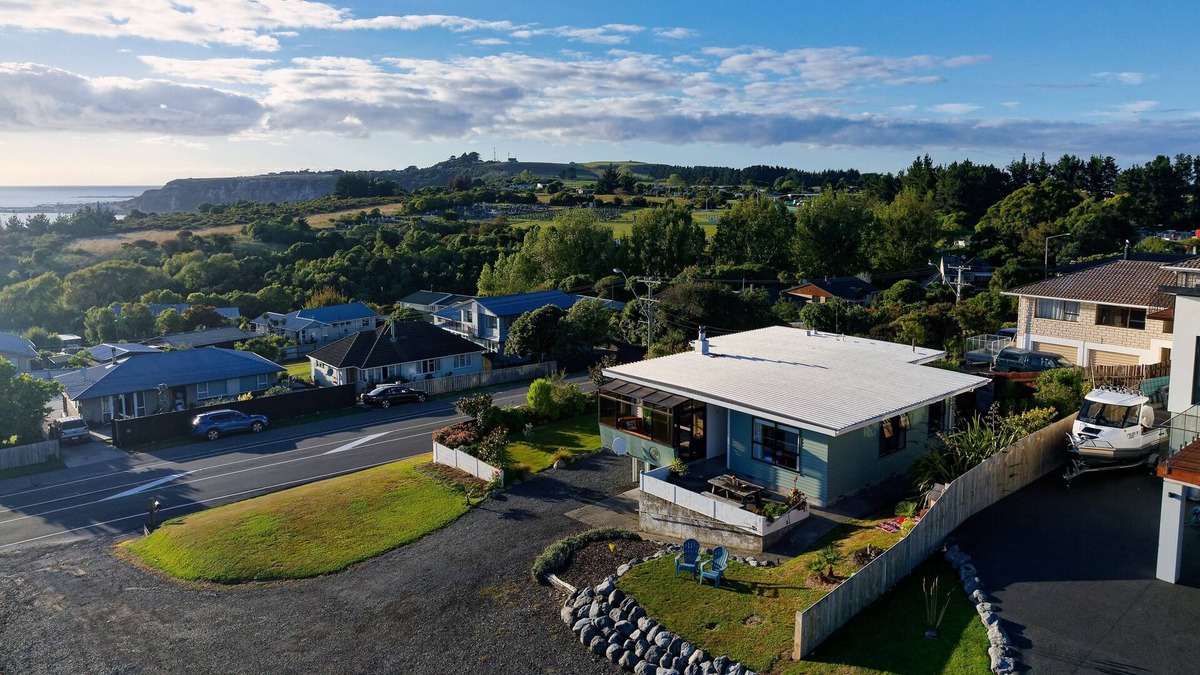 Kaikoura House | Classic Charm | Sea & Mountain Views