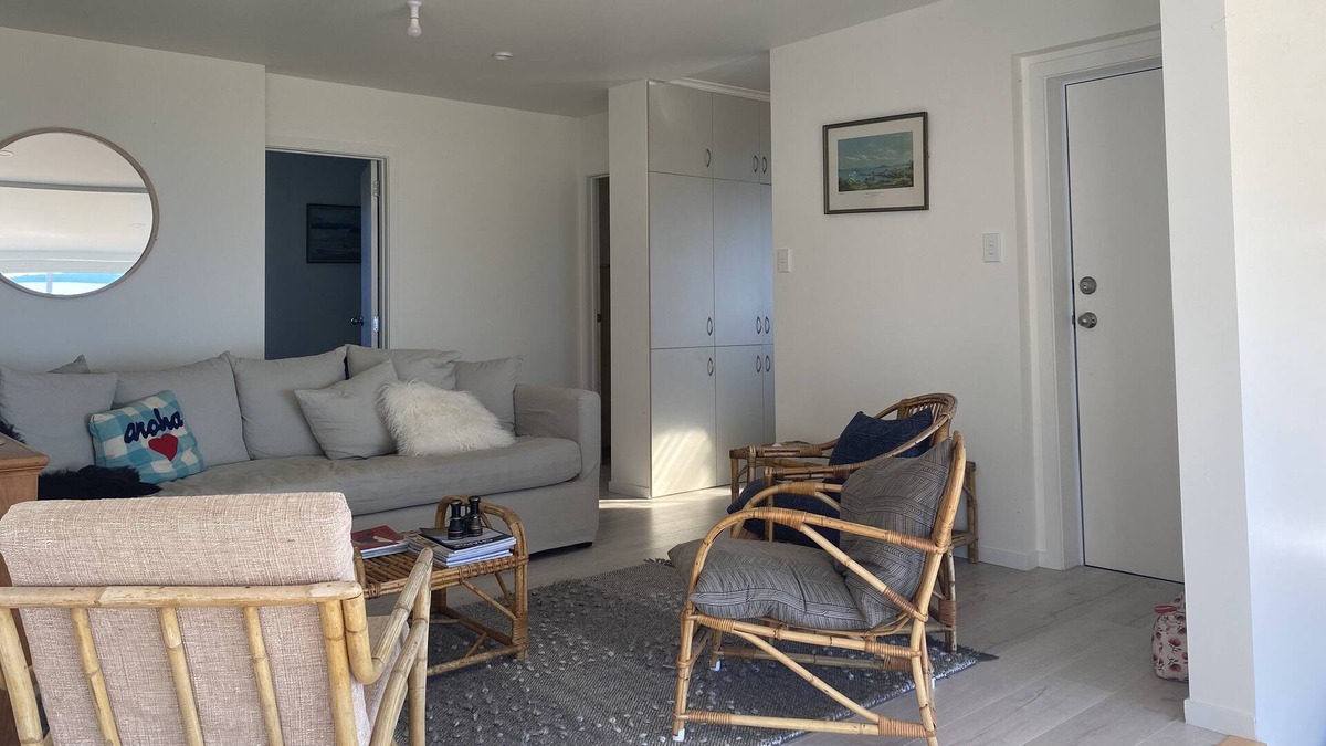 Ngongotaha Cottage | Classic lakeside bach