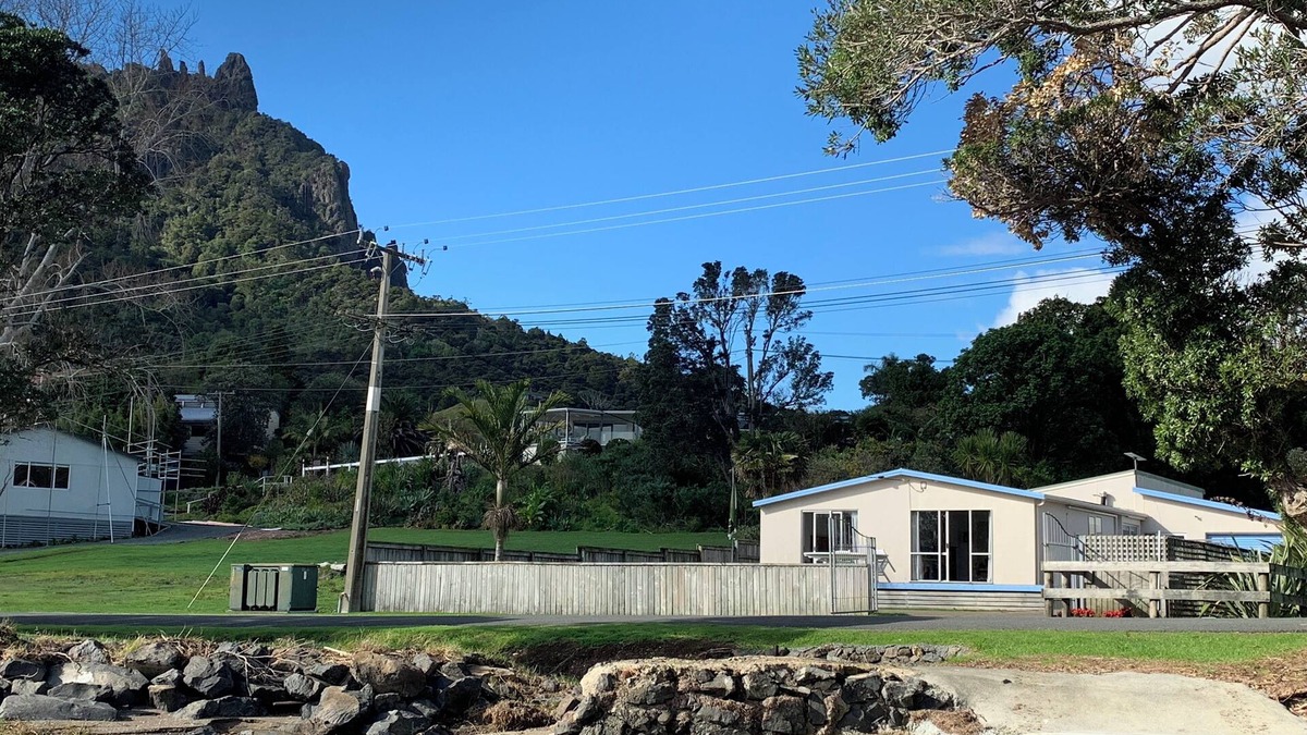 Whangarei Heads House | Classic NZ Bach on the Waterfront - Whangarei Heads
