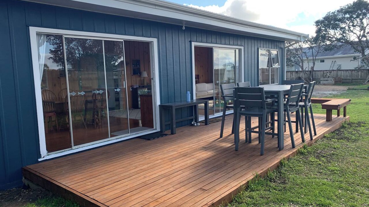 Waipu Cove House | Classic Waipu Cove Kiwi bach perfect for family beach stays