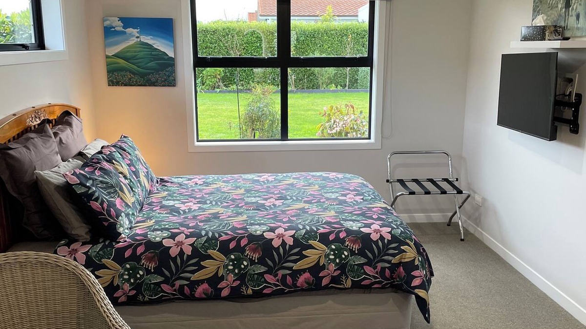 Cambridge Bed & Breakfast | Clean, warm and beautiful place to stay only 4 minutes to Cambridge.