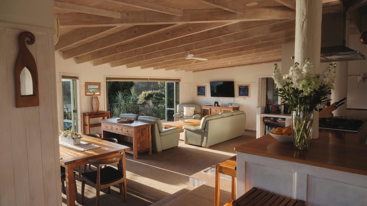 Opua Cabin | Cliff Edge by the Sea