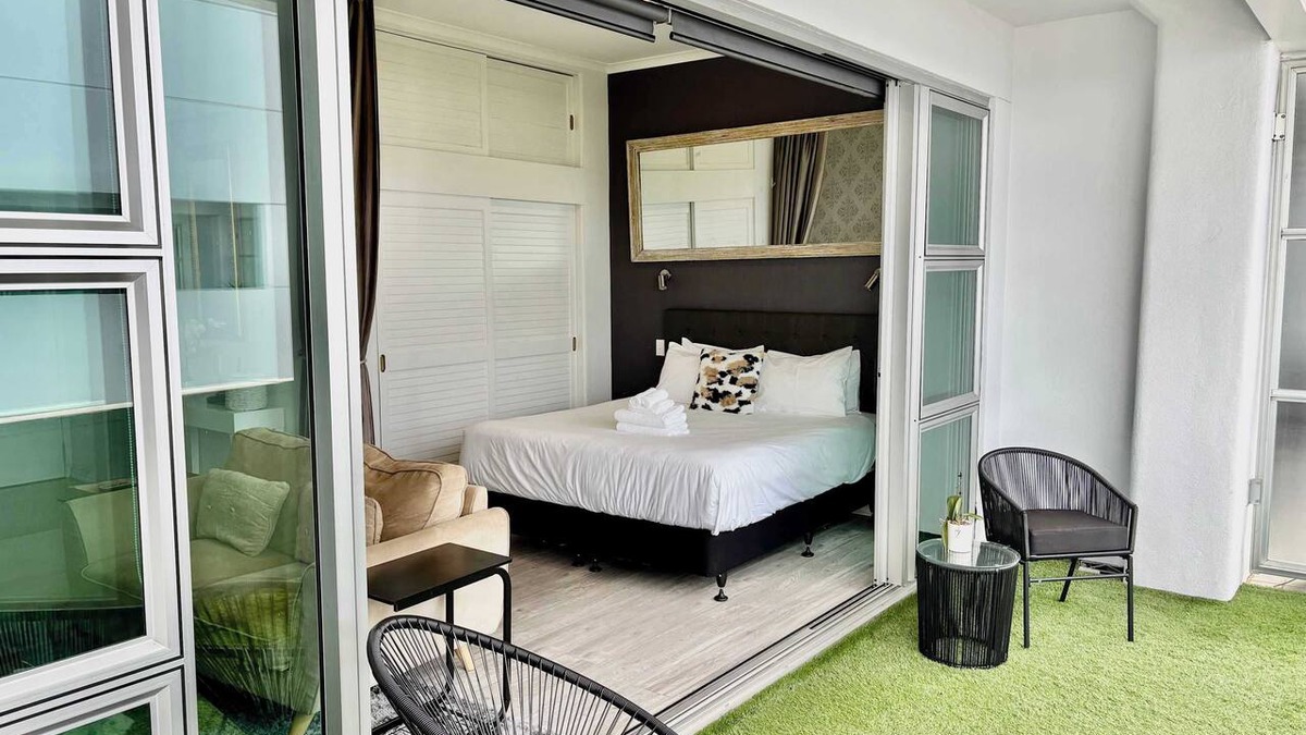 Auckland Central Business District Apartment | Close to Ferry! Studio w/Balcony by Zodiak Stays