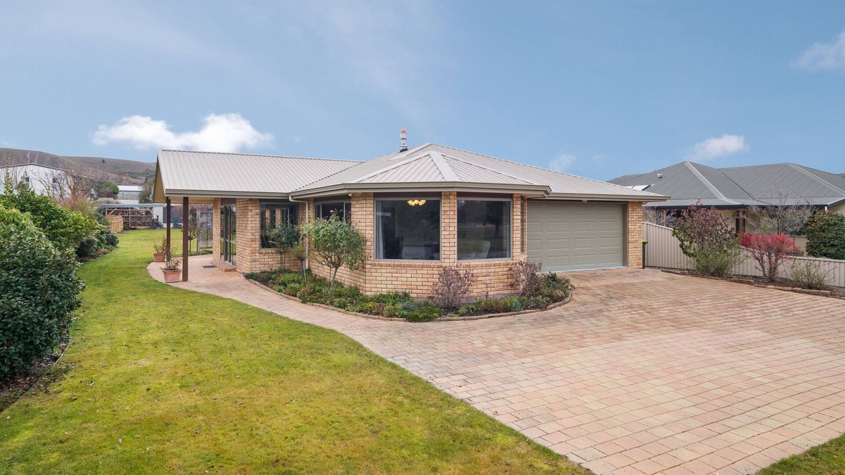 Clyde Cottage | CLYDE GOLFER'S RETREAT - CLYDE HOLIDAY HOME, family friendly in Clyde