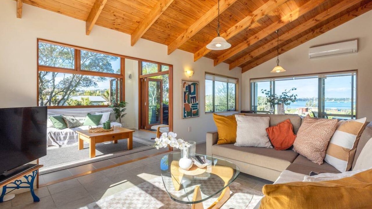 Oneroa House | Coastal Calm by Waiheke Pure